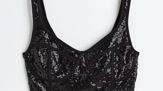 O κορσές γίνεται το ιδανικό τοπ για τα party looks σου