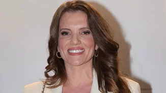 Κιμ Κίλιαν | Η 18χρονη κόρη της Σιένα μόλις αποφοίτησε - Κούκλα με λευκό σατέν φόρεμα