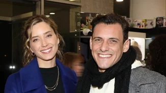 Σταύρος Σβήγκος – Γιολάντα Καλογεροπούλου | H εμφάνιση του φημολογούμενου ζευγαριού σε θεατρική παράσταση