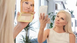 Υπέροχη | Η Ελένη Μενεγάκη φωτογραφίζεται χωρίς ίχνος μακιγιάζ λίγες ημέρες πριν γίνει 52 ετών