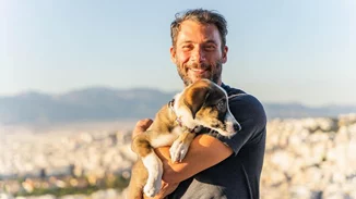 Αντίνοος Αλμπάνης | Τι φτιάχνει τη διάθεση στον γοητευτικό ηθοποιό;