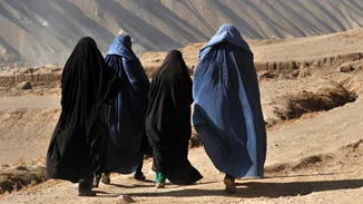 Οι Ταλιμπάν κάλεσαν όλες τις γυναίκες που εργάζονται στον τομέα της δημόσιας υγείας να επιστρέψουν στις δουλειές τους