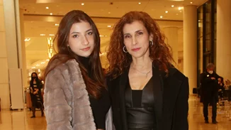 Μαρία Παπαλάμπρου | Η "Νάνσυ" από το "Και οι παντρεμένοι έχουν ψυχή" ποζάρει με τη 17χρονη κόρη της