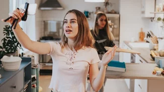 "Δεν επιτρέπω στα παιδιά μου να κοιμούνται σε σπίτια φίλων τους" | Το βίντεο στο TikTok που συγκέντρωσε πάνω από 8 εκατομμύρια views