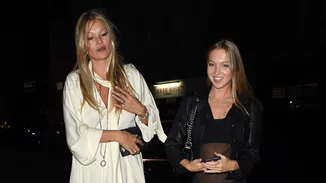 Lila Grace | Η 18χρονη κόρη της Kate Moss άνοιξε την επίδειξη του Richard Quinn στην Εβδομάδα Μόδας του Λονδίνου