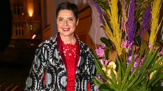 Το βλέμμα του μαγνητίζει: Ο γιος της Isabella Rossellini, Roberto, στην πασαρέλα του οίκου Bvlgari