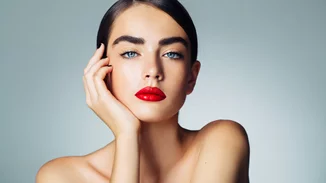 Ψεύτικες βλεφαρίδες | Tips & tricks για ένα άψογο, σαγηνευτικό βλέμμα