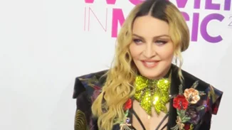 Julia Fox, τώρα και στο πλευρό της Madonna