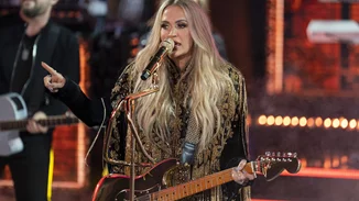 Γιατί ο κόσμος μισεί την Carrie Underwood;