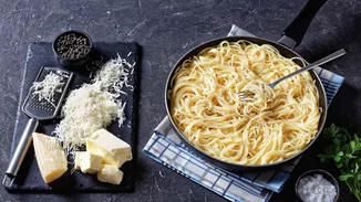 Η αυθεντική ιταλική μακαρονάδα cacio e pepe | Έτοιμη σε 10 λεπτά