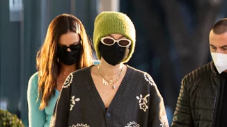 Gigi Hadid | Το χρυσό κολιέ με το όνομα της κόρης της που δεν αποχωρίζεται