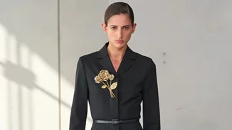 SS24 | Γιατί οι καρφίτσες έχουν επιστρέψει στην επικαιρότητα της μόδας