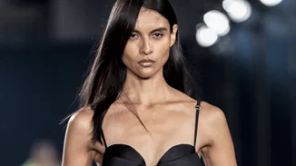 5 λαμπερά lip glosses για να υιοθετήσεις τη must-try τάση των disco lips