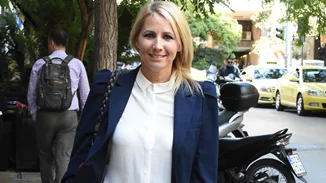 Ξανθιά και πανύψηλη | Η Κατερίνα Παπακωστοπούλου σε σπάνια βραδινή έξοδο με την 18χρονη κόρη της