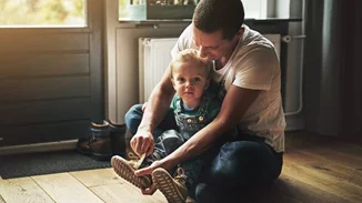 "Κάνε πιο γρήγορα": Η φράση που λέμε καθημερινά στα παιδιά μας τους προκαλεί μεγάλο άγχος