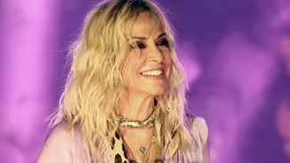 Η Άννα Βίσση έγινε νονά στον γιο του Γιάννη και της Δήμητρας Κούστα | Η φωτογραφία με τη μαμά της