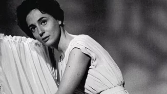 Η Έλλη Λαμπέτη με την Κάτια Δανδουλάκη και τη Βέρα Κρούσκα για βουτιές στο Πήλιο το 1976