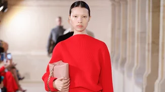 Tomato Girl | Η νέα τάση του φθινοπώρου που θα βλέπουμε παντού τους επόμενους μήνες