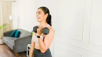 Μετά τα 45 | Οι 4 πιο αποτελεσματικές ασκήσεις για να γραμμώσεις τα μπράτσα σου σε 30 μέρες