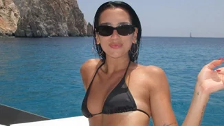 Dua Lipa | Όλα τα looks που επέλεξε στις διακοπές της στην Ελλάδα