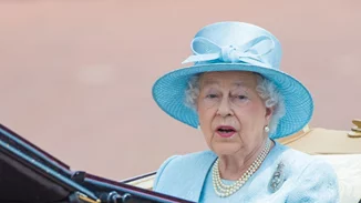 Βασίλισσα Ελισάβετ | Τι δώρο κάνει στο προσωπικό της για τα Χριστούγεννα;