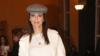 Άψογη κάθε μέρα | Η Μπέττυ Μαγγίρα φόρεσε το τέλειο κοστούμι για το γραφείο και τις εξόδους