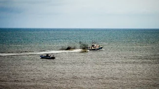 Εύβοια | Δεύτερη μέρα ερευνών για το ελικόπτερο που έπεσε στην παραλία Αχλάδι - Αναζητούνται δύο άτομα