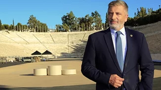 Χριστουγεννιάτικες μελωδίες, κάλαντα και ευχές πλημμύρισαν το γραφείο του περιφερειάρχη Αττικής