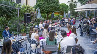 ΔΕ ΜΠΟΥΚ | Στην παρουσίαση του νέου βιβλίου της Τίνα Ντάρμα