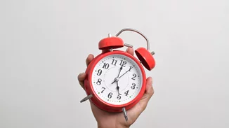 Αλλαγή ώρας 2025: Πότε γυρίζουμε τους δείκτες μία ώρα πίσω;