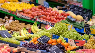 Αγίου Πνεύματος: Τι ισχύει για καταστήματα, σούπερ μάρκετ, φαρμακεία, τράπεζες