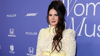 Η Λάνα Ντελ Ρέι και ο πατέρας της κυκλοφόρησαν νέο τραγούδι