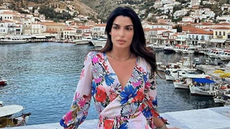 Η Τόνια Σωτηροπούλου φόρεσε το μαγιό που θα αναδείξει το -μελλοντικό- μαύρισμά σου