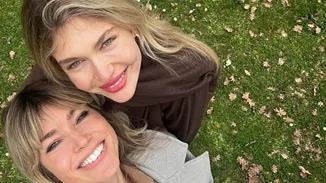 "Σαν αδερφές" | Η matchy matchy εμφάνιση της Κλέλιας Ανδριολάτου με τη Βάσια Κωσταρά