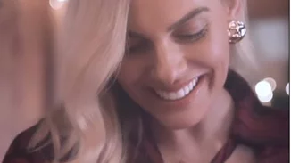 Ιωάννα Μαλέσκου | Φωτογραφίζει την 7 μηνών κόρη της στο υπέροχα στολισμένο σπίτι τους