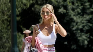 Η Κατερίνα Καινούργιου φόρεσε τη μίνι φούστα σαν μία πραγματική Παριζιάνα