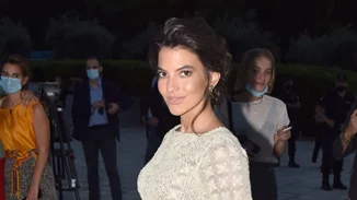 Δήμητρα Κούστα | Με λευκό κοστούμι σε dinner party στο Παγκράτι