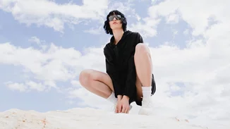 Αυτό είναι το brand στο οποίο πρέπει να στραφείς για τα καλοκαιρινά casual looks σου