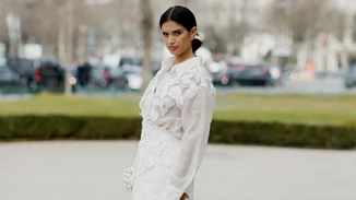 5 λευκά φορέματα από τη Zara που θα βρεις με 50% έκπτωση και θα φοράς non stop