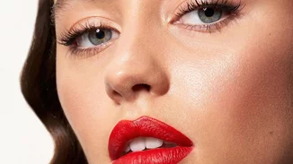 Η κόρη του Jude Law έγινε η νέα Beauty Ambassador του οίκου Dior