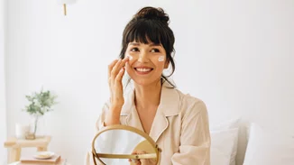 Κατάφερα να μειώσω τις κηλίδες στο πρόσωπό μου μέσα σε ένα μήνα χάρη στην Caudalie και η ρουτίνα μου δεν θα είναι ποτέ ξανά η ίδια