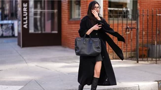 Πώς θα δείχνεις κομψή κρατώντας μια μεγάλη τσάντα