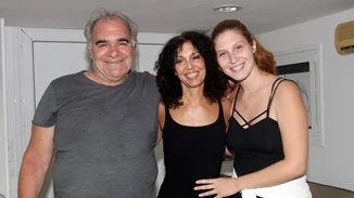 Κι όμως | Με αυτόν τον ηθοποιό είναι σε σχέση η κόρη των Παπαδήμα - Μποσταντζόγλου