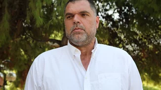 "Στη φωτογραφία είμαι με καρότσι. Το άλλο λέγεται αναπηρικό αμαξίδιο" | Για κάθε Οικονόμου θα υπάρχει πάντα (ευτυχώς) ένας Παπανικολάου