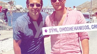 James Καφετζής - Κωνσταντίνος Μαρκουλάκης | Ποζάρουν μαζί στη Σύμη