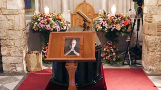 Σήμερα η κηδεία του Διονύση Σαββόπουλου - Σε λαϊκό προσκύνημα η σορός του στη Μητρόπολη Αθηνών