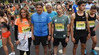 Αυθεντικός Μαραθώνιος Αθήνας | Επέστρεψε με 9.800 δρομείς από 83 χώρες - Live η κίνηση στους δρόμους