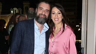 Οικογενειακή έξοδος για τον Σωτήρη Τσαφούλια | Με την Άννα Μενενάκου και την κούκλα κόρη του