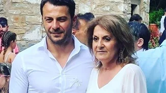 Στη Σκιάθο ο Γιώργος Αγγελόπουλος | Η παράκλησή του για την κηδεία της μητέρας του