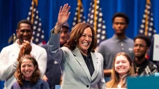 Η εκστρατεία της Harris προειδοποίησε πως ίσως χρειαστούν "μέρες" για να γίνει σαφές το αποτέλεσμα